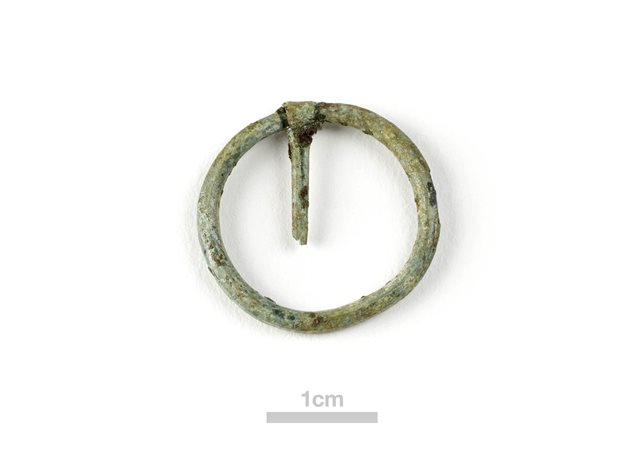 Copper-alloy ring-brooch