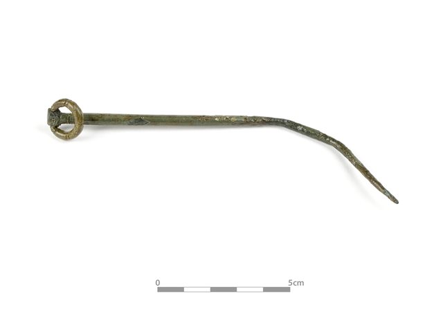Copper-alloy ringed pin with interlace decoration