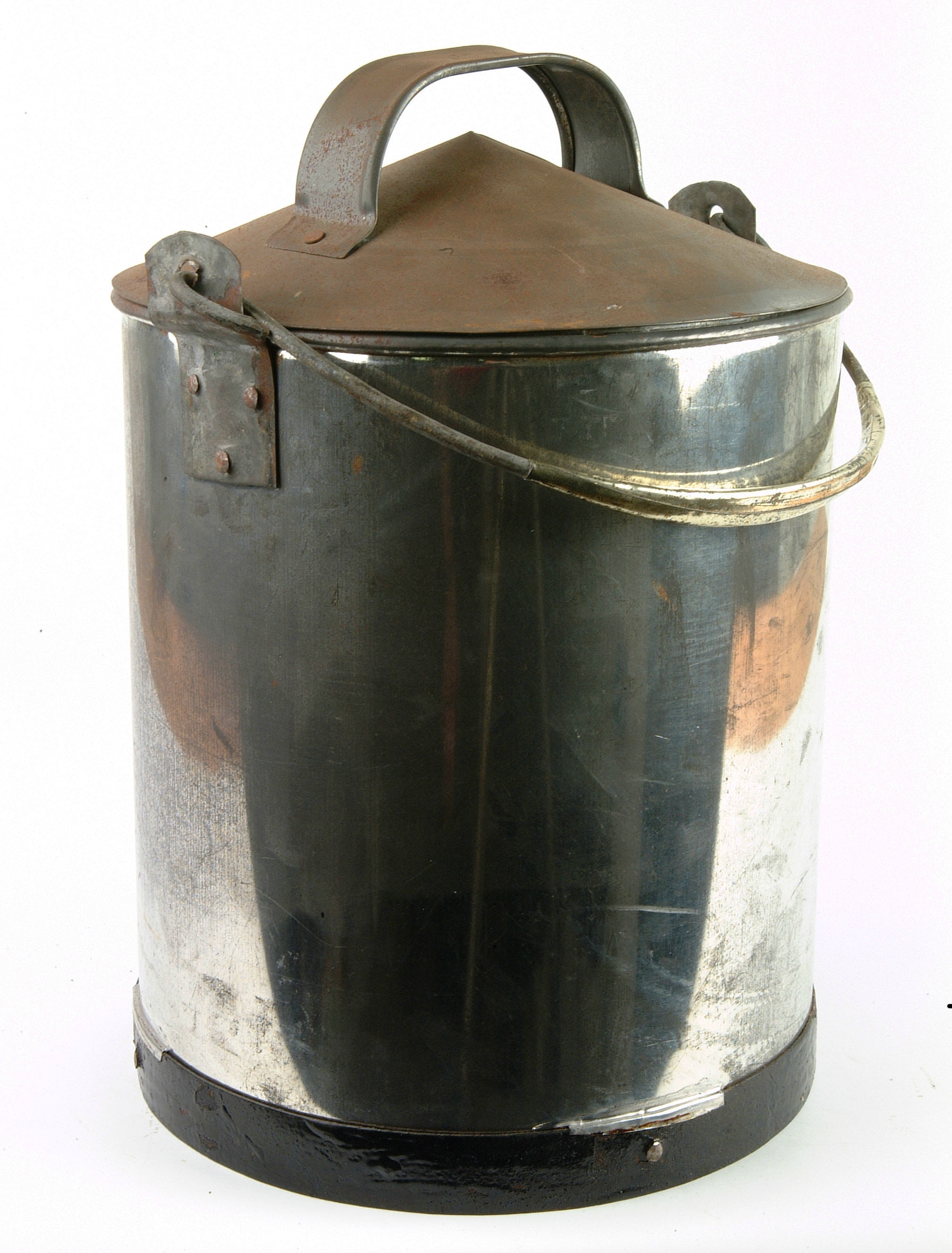 Tin bucket National Museum of Ireland