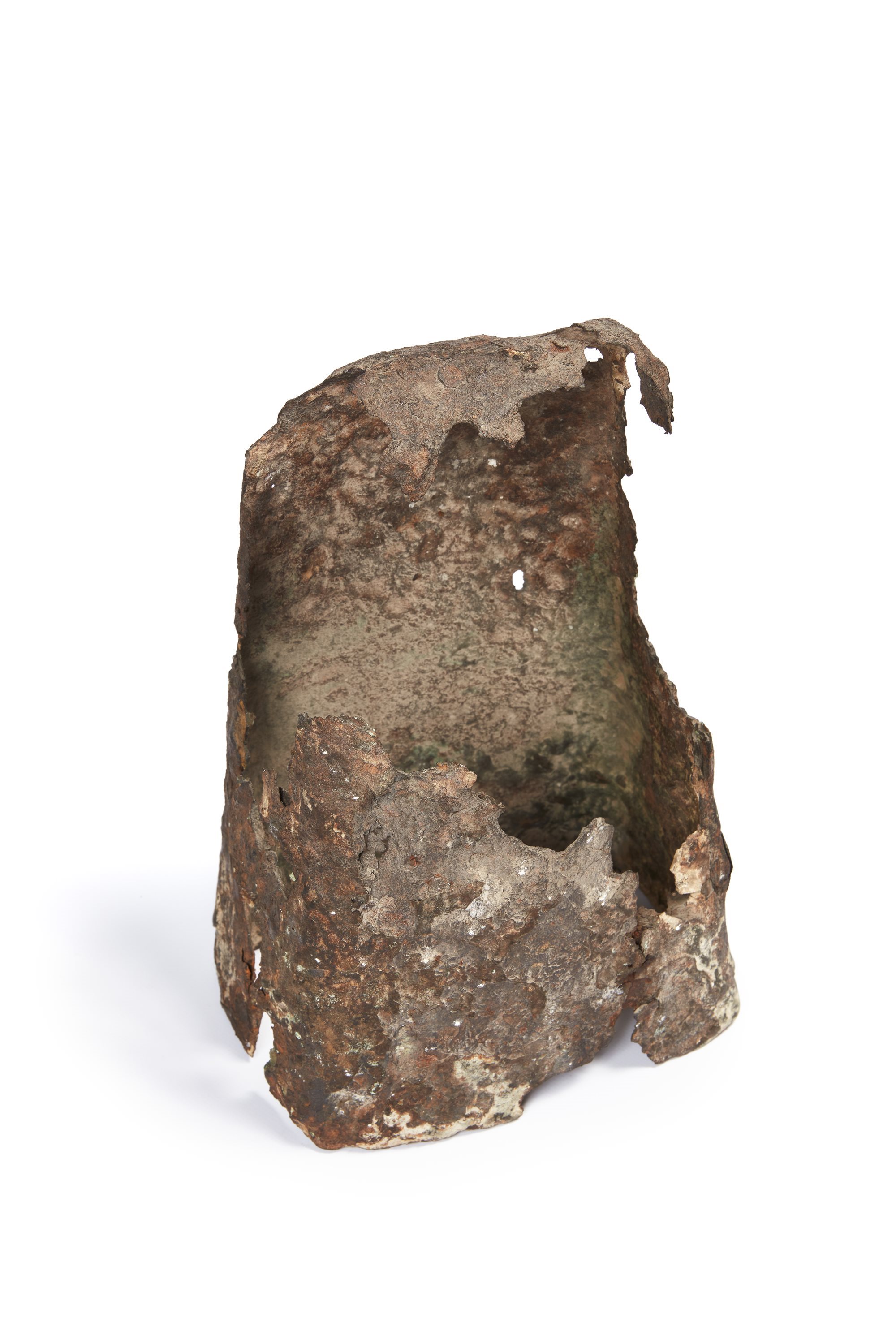 Clog láimhe iarainn faoi chumhdach cré-umha